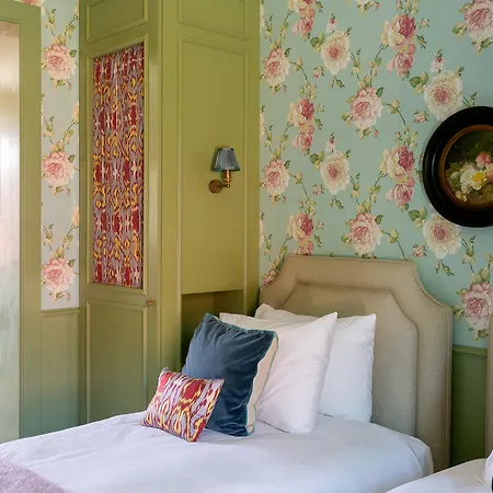 Rosegarden House - By Unlock Guest house