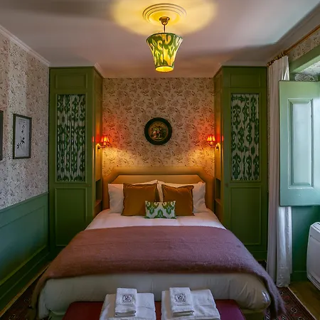 Rosegarden House - By Unlock Guest house